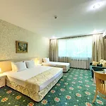 Montecito Sofia