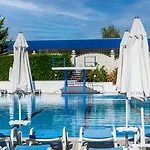 Montecito Sofia